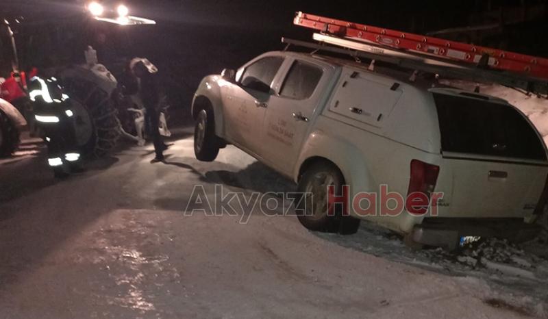 SEDAŞ ekibinin aracı buzda kaydı, ekip ölümden döndü