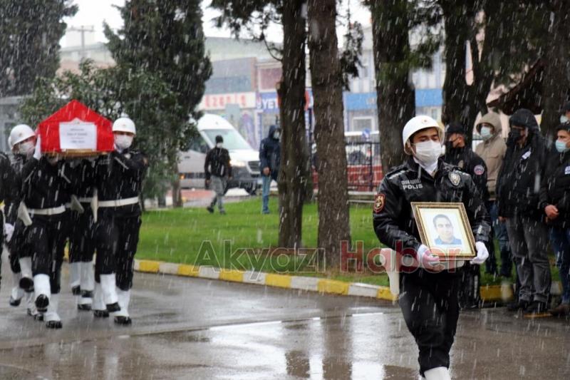Kalbine yenik düşen genç polis için tören düzenlendi