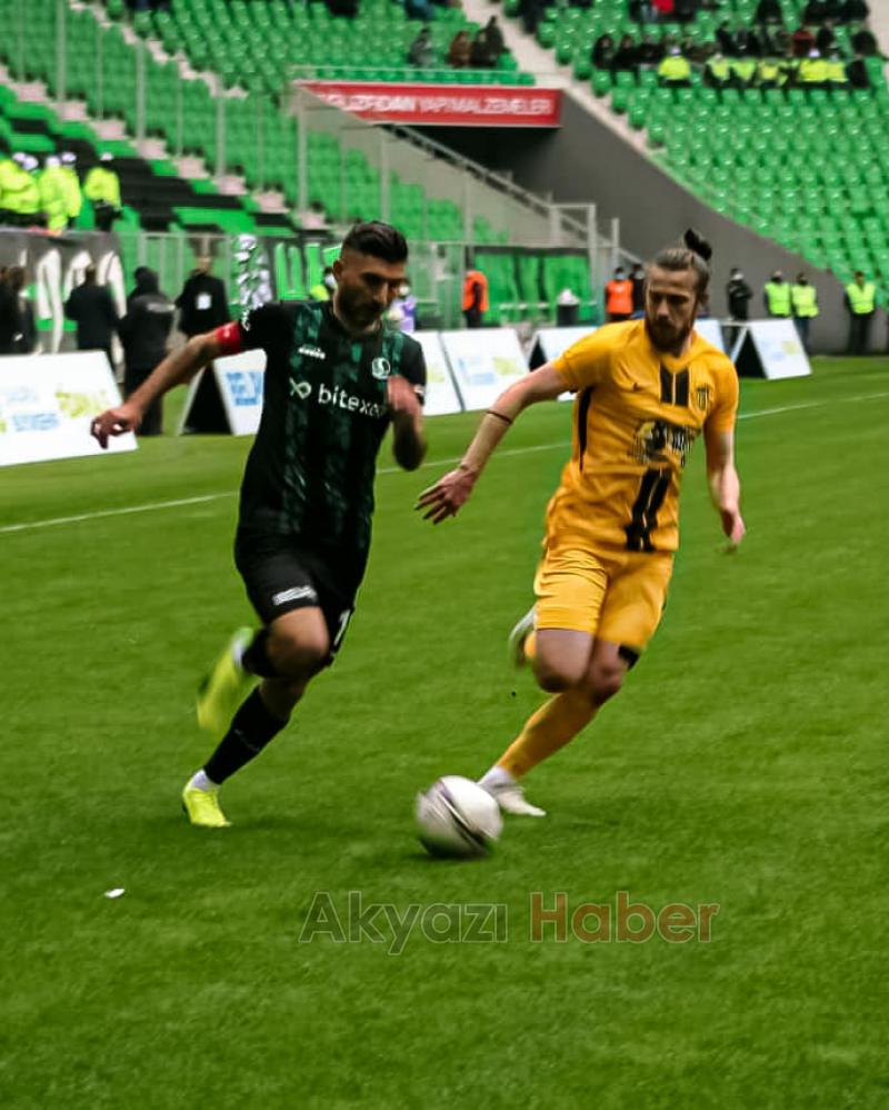 Sakaryaspor, Bayburt'u Tahir ile geçti