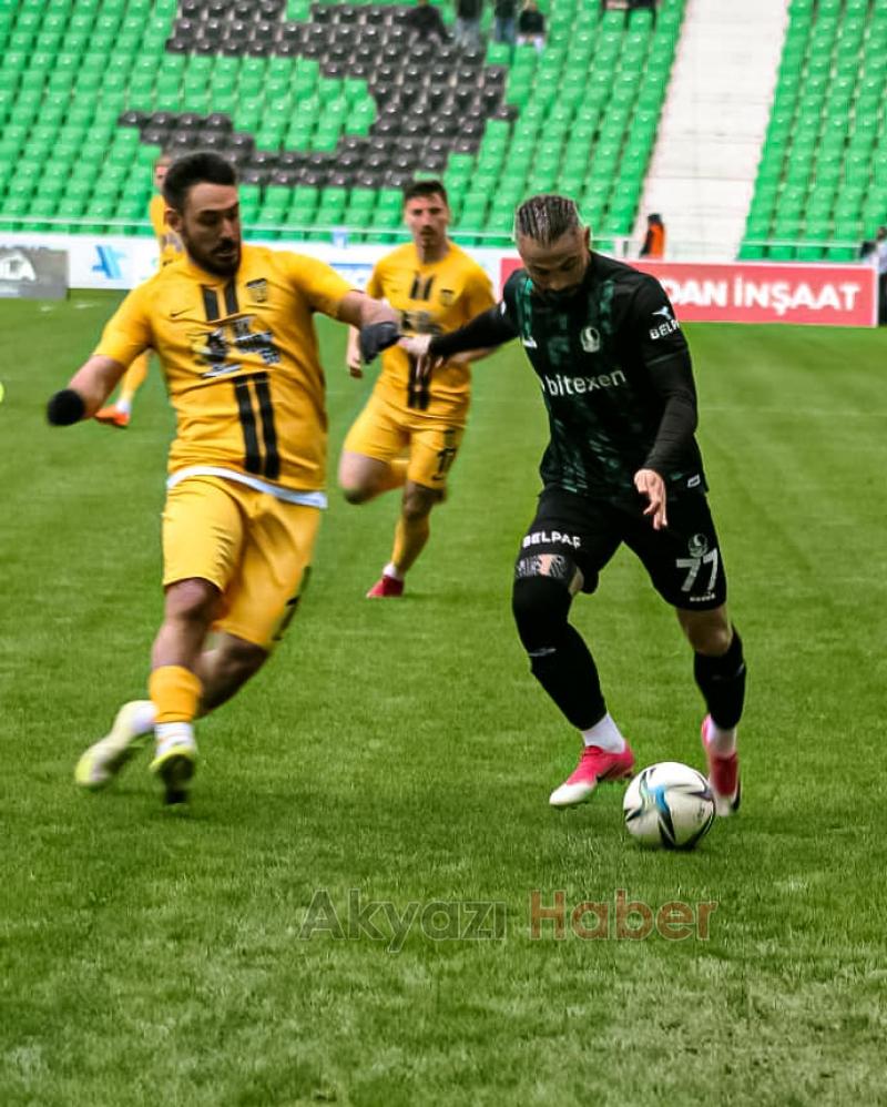 Sakaryaspor, Bayburt'u Tahir ile geçti