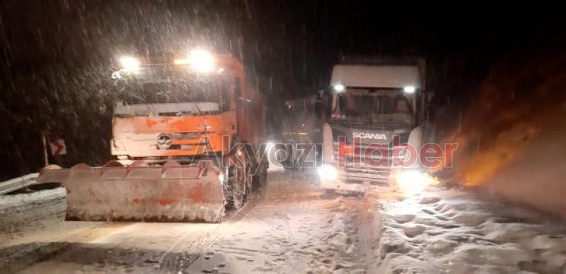Karda kayan tanker yolu trafiğe kapadı