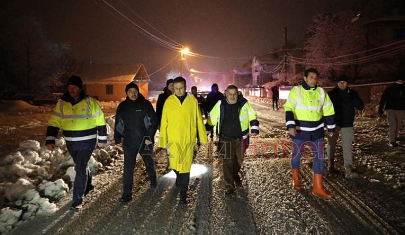 Akyazı'da Vali, Kaymakam ve Belediye Başkanı sahadaydı