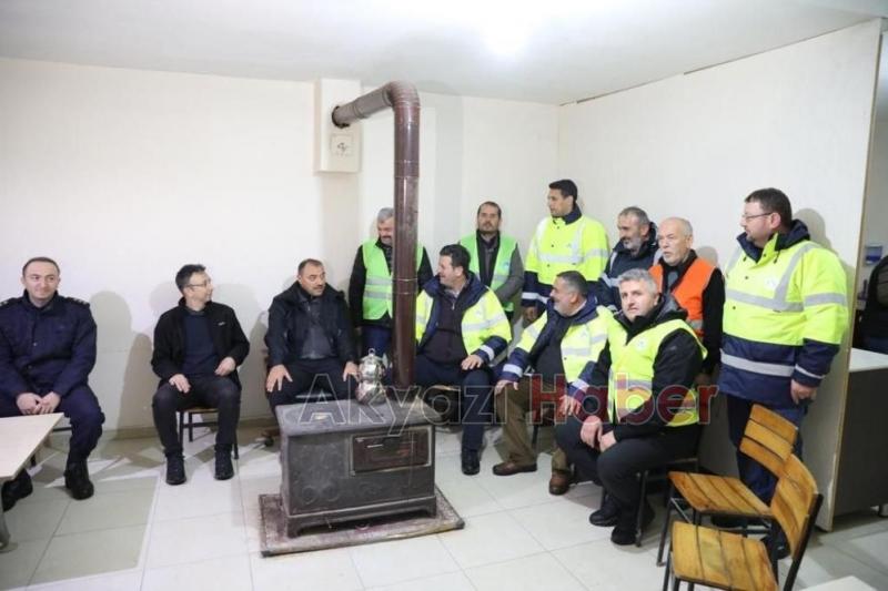 Akyazı'da Vali, Kaymakam ve Belediye Başkanı sahadaydı