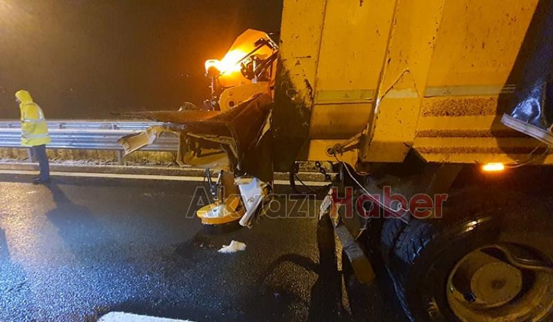 Kar küreme aracına çarpan otomobilin sürücüsü öldü