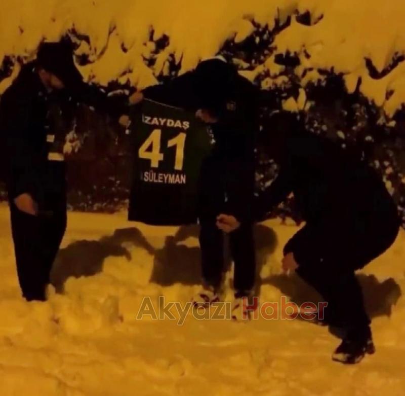 Kaptan Sakaryaspor'a transfer oldu, formasını yaktılar