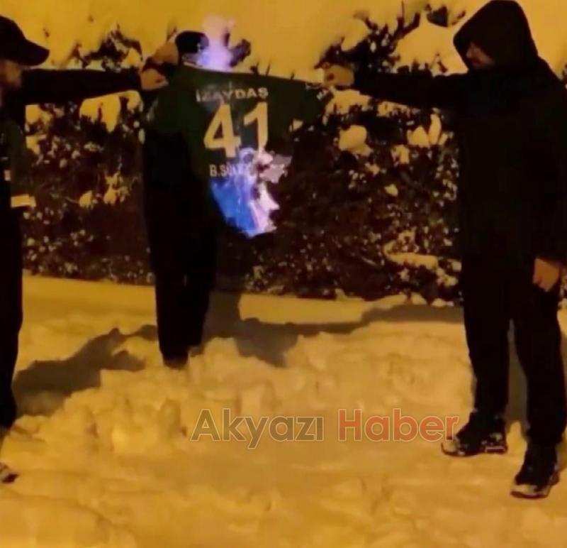 Kaptan Sakaryaspor'a transfer oldu, formasını yaktılar