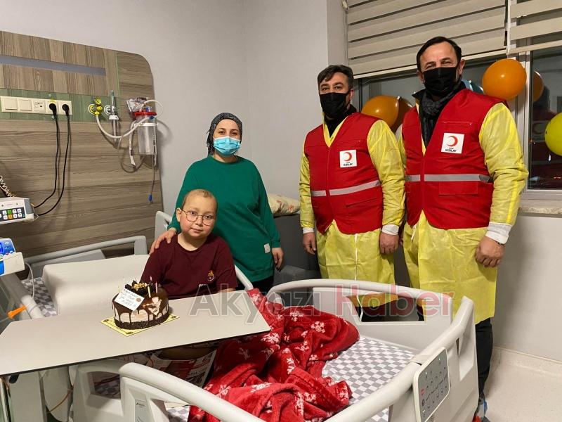 Murat'a hastanede doğum günü sürprizi