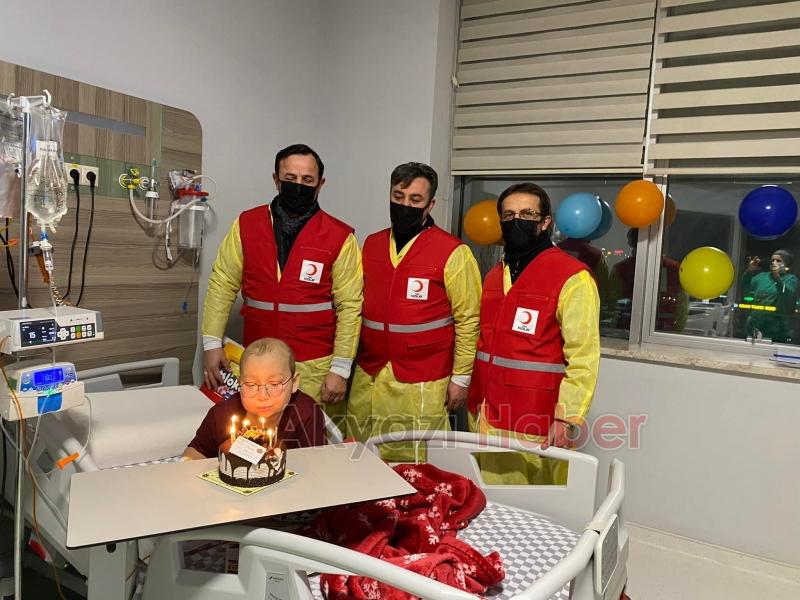 Murat'a hastanede doğum günü sürprizi