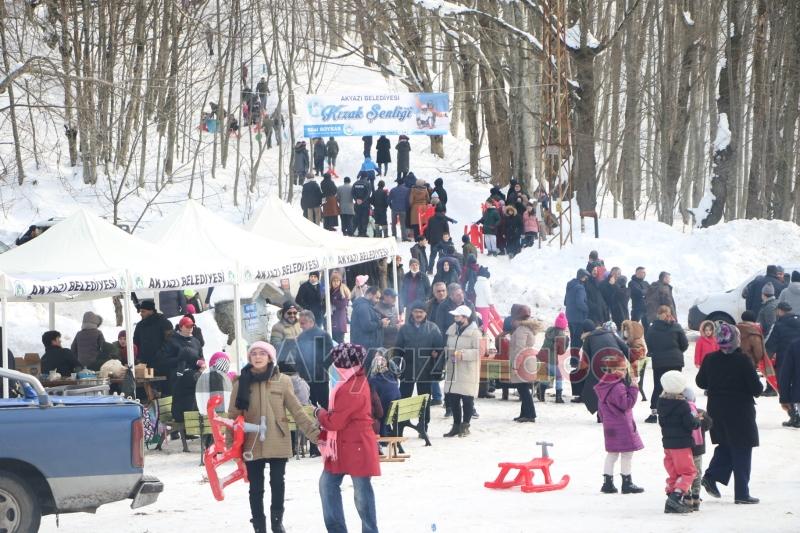 Çocuklar Akyazı Kızak Şenliği nde doyasıya eğlendi