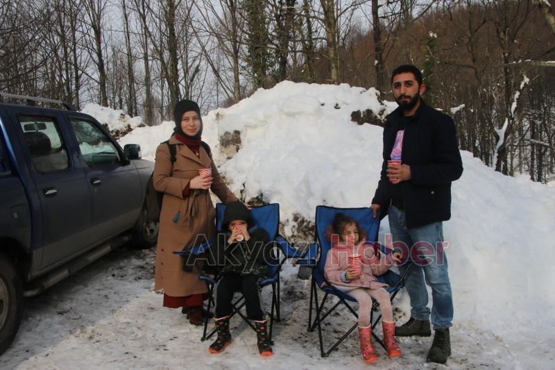 Çocuklar Akyazı Kızak Şenliği nde doyasıya eğlendi