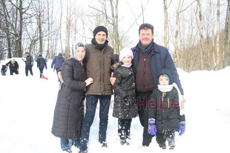 Çocuklar Akyazı Kızak Şenliği nde doyasıya eğlendi