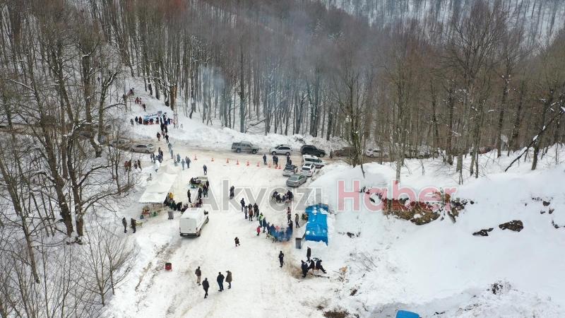 Çocuklar Akyazı Kızak Şenliği nde doyasıya eğlendi