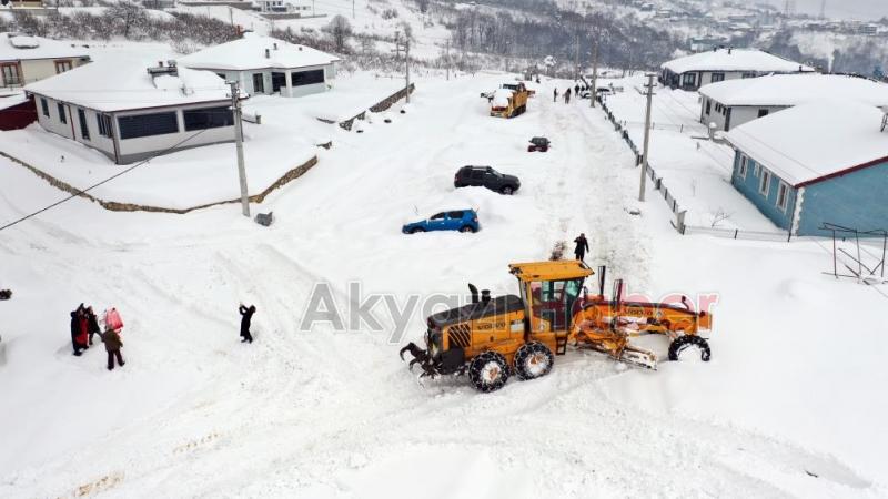 Kar kalınlığı 2 metreyi buldu, onlar hiç durmadı