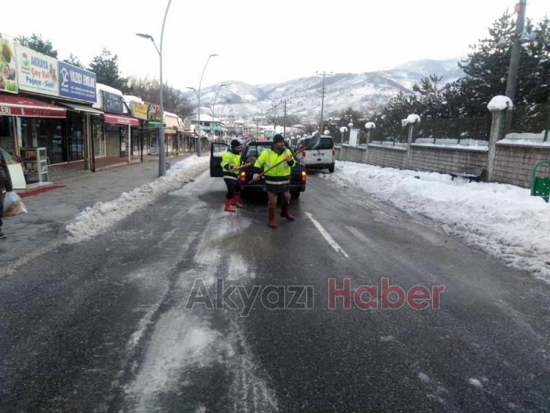 Kar kalınlığı 2 metreyi buldu, onlar hiç durmadı