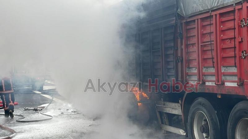 Mısır yüklü Tır alevlere teslim oldu