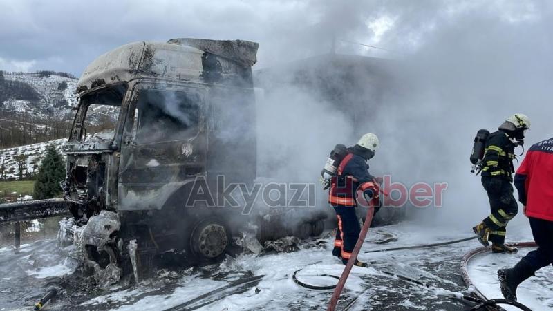 Mısır yüklü Tır alevlere teslim oldu