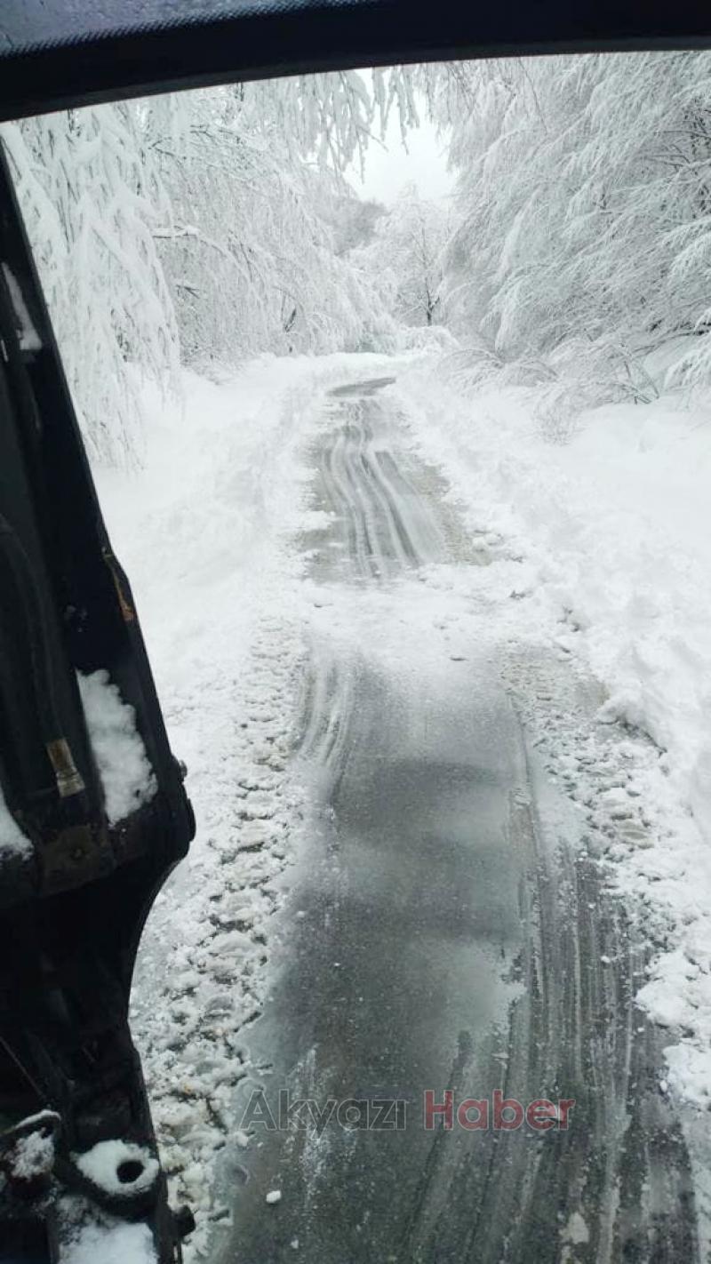 Büyükşehir kar mesaisinde: 63 mahallede okul yolları açıldı