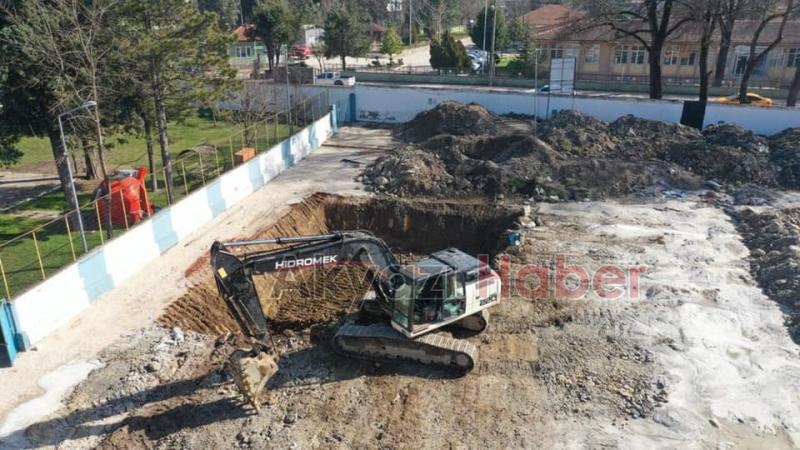 Akyazı yarı olimpik havuzun temel kazısına başlandı