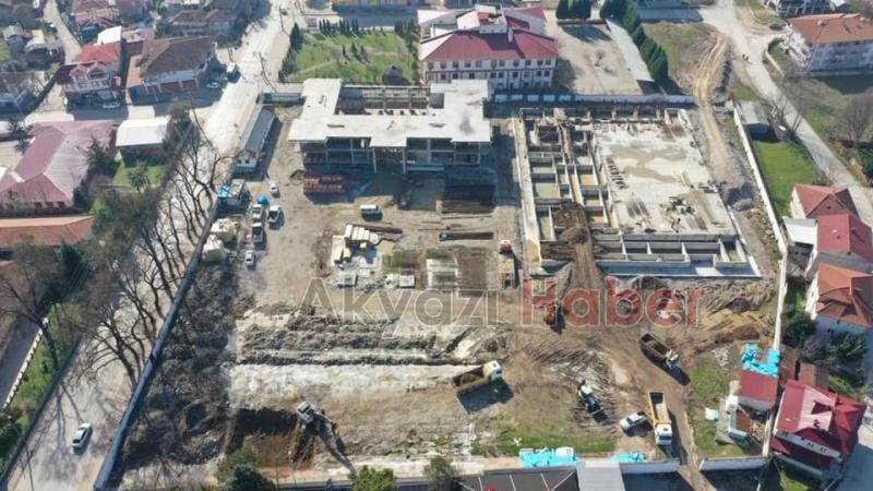 Akyazı yarı olimpik havuzun temel kazısına başlandı