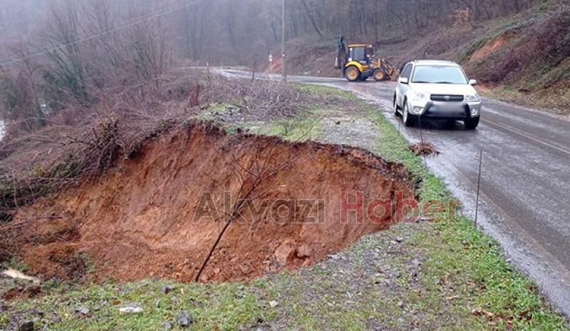 Güzlek yolunda heyelan