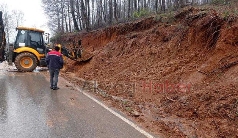 Güzlek yolunda heyelan