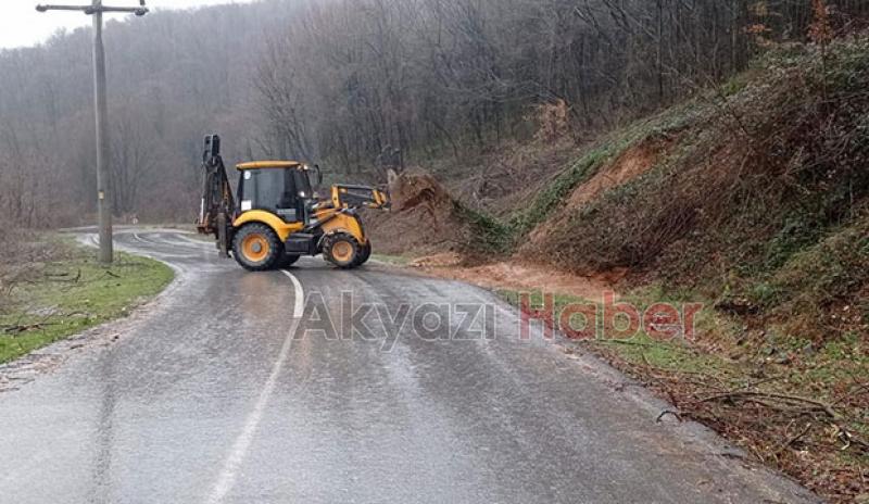 Güzlek yolunda heyelan