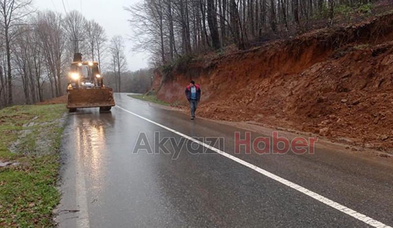 Güzlek yolunda heyelan