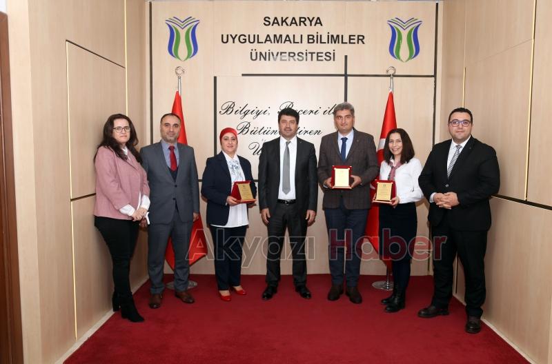  SUBÜ, personellerini plaketle ödüllendirdi