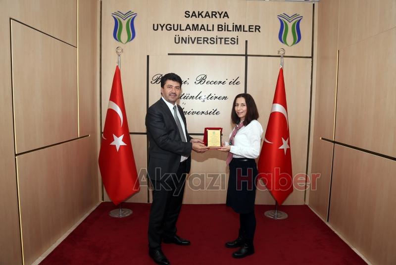  SUBÜ, personellerini plaketle ödüllendirdi