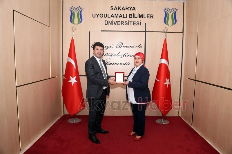  SUBÜ, personellerini plaketle ödüllendirdi