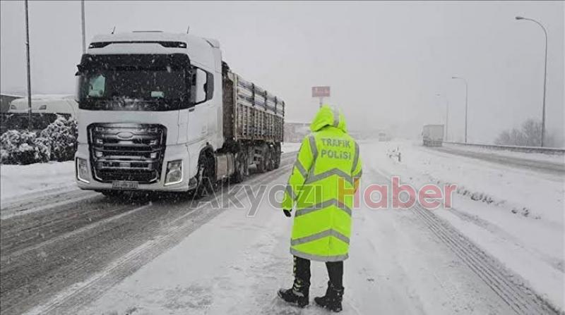 TIR ve kamyonların İstanbula girişi durduruldu