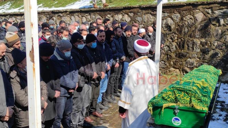 Çatıdan düşüp ölmüştü toprağa verildi