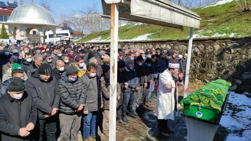 Çatıdan düşüp ölmüştü toprağa verildi
