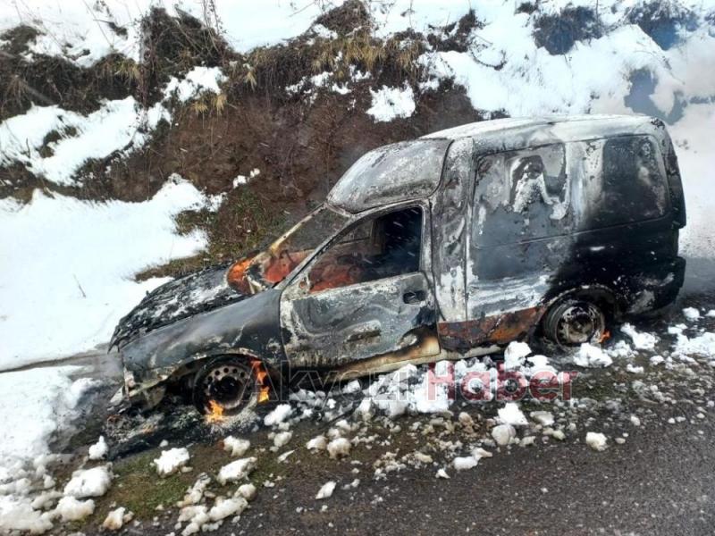 Yanan araçta cesedi bulundu