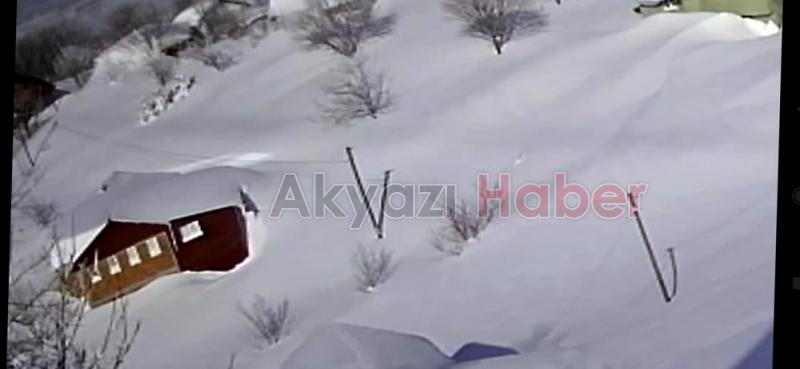 Kar kalınlığı 3 metreyi buldu evler kara gömüldü