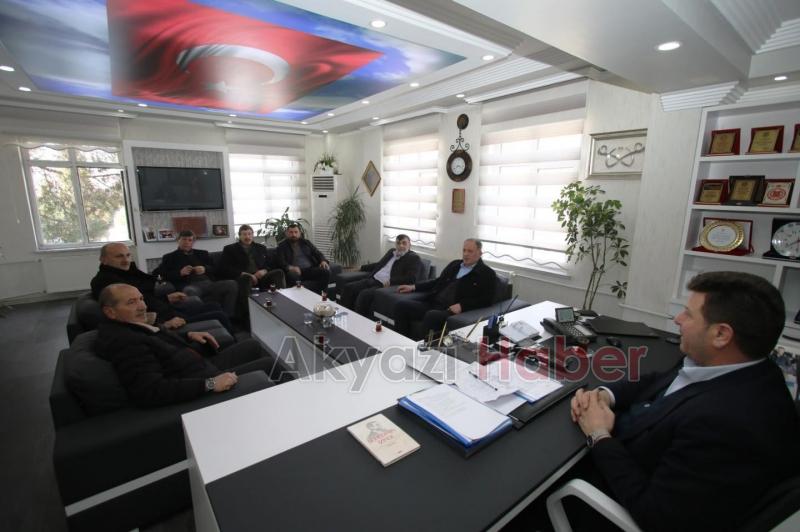 Akyazı'da 6 mahallenin muhtarları Soykan'ı ziyaret etti