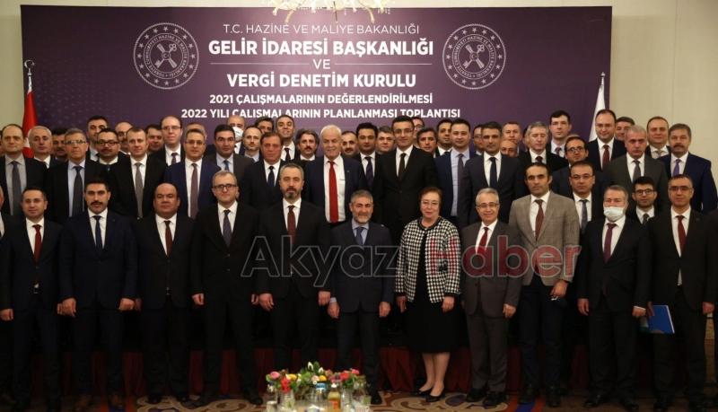 Bakan Nebati Sakarya'da toplantıya katıldı