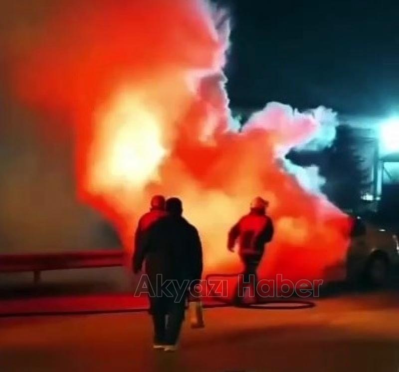 D-100'de otomobil alev alev yandı