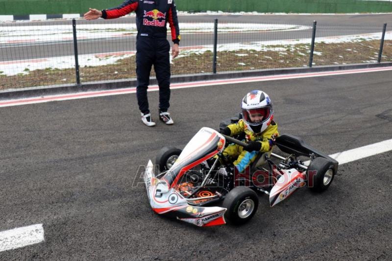 2,5 yaşındaki Zayn’ı dünyada milyonlar izliyor