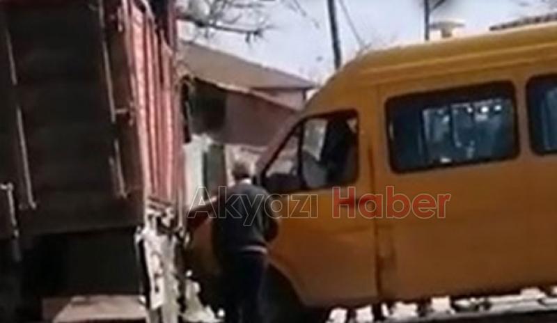 Minibüs kamyona çarptı 2 yaralı
