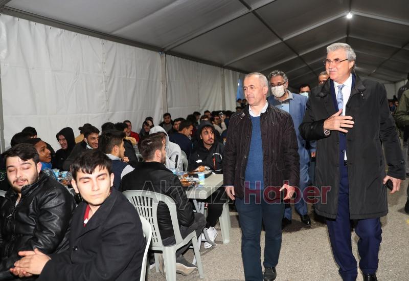 Büyükşehir bin kişiye iftar sofrası kurdu