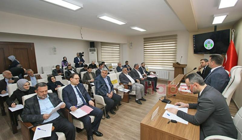 Akyazı Belediyesi Nisan ayı meclis toplantısında 3 yıllık çalışmaları değerlendirdi
