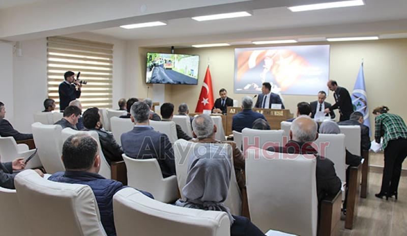 Akyazı Belediyesi Nisan ayı meclis toplantısında 3 yıllık çalışmaları değerlendirdi