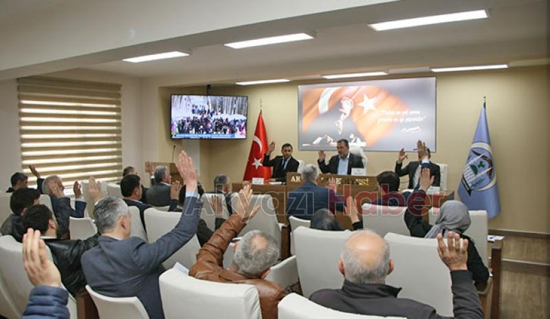 Akyazı Belediyesi Nisan ayı meclis toplantısında 3 yıllık çalışmaları değerlendirdi