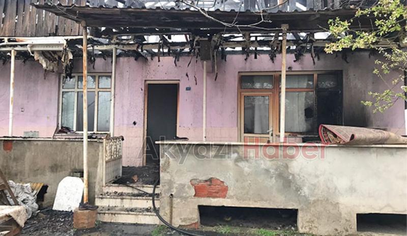 Akyazı'da ev alevlere teslim oldu
