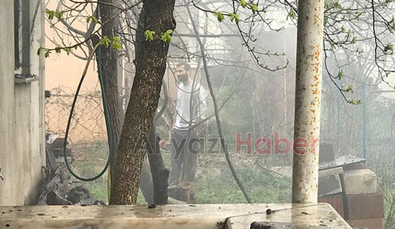 Akyazı'da ev alevlere teslim oldu