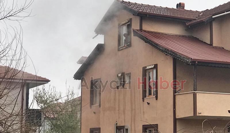 Akyazı'da ev alevlere teslim oldu