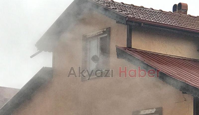 Akyazı'da ev alevlere teslim oldu