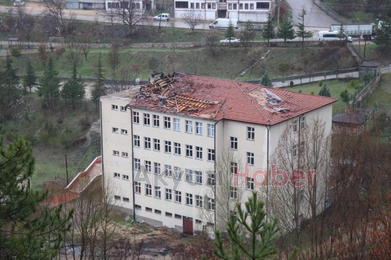 Göynük'ü hortum vurdu