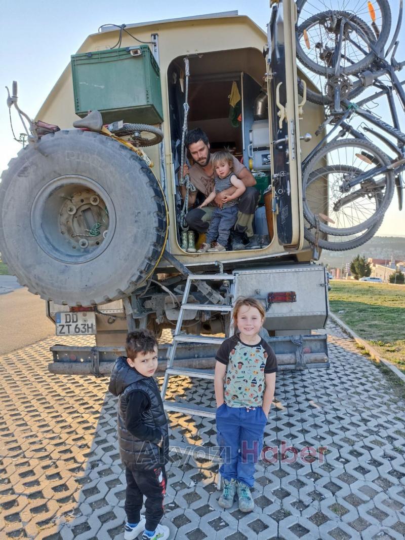 Dünya Turuna çıkan Alman aileye Büyükşehirden destek